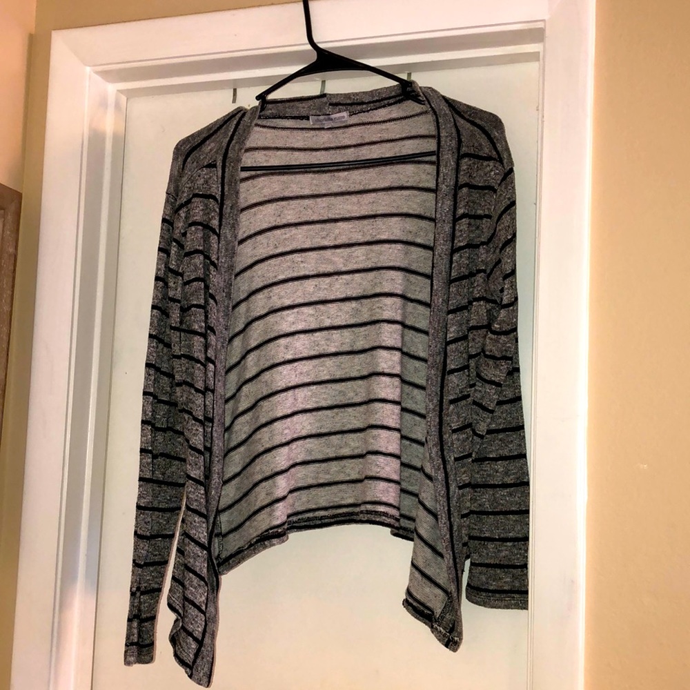 💙 Charlotte Russe black and gray striped cardigan size small